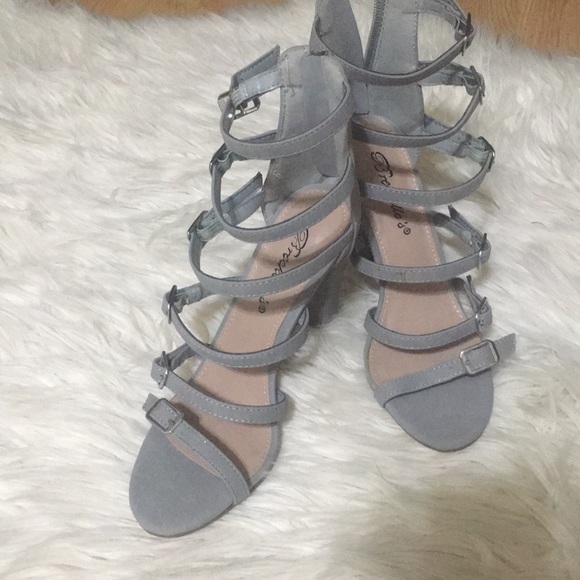 NWOT Caged sandals block heel - Picture 4 of 4